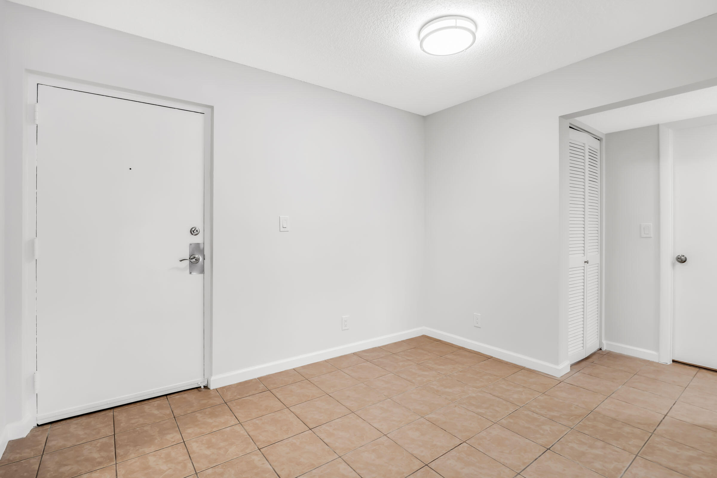 490 Northwest 20th Street, Unit 1030 Boca Raton, FL 33431 - Photo 4 of 18 Front Entrance