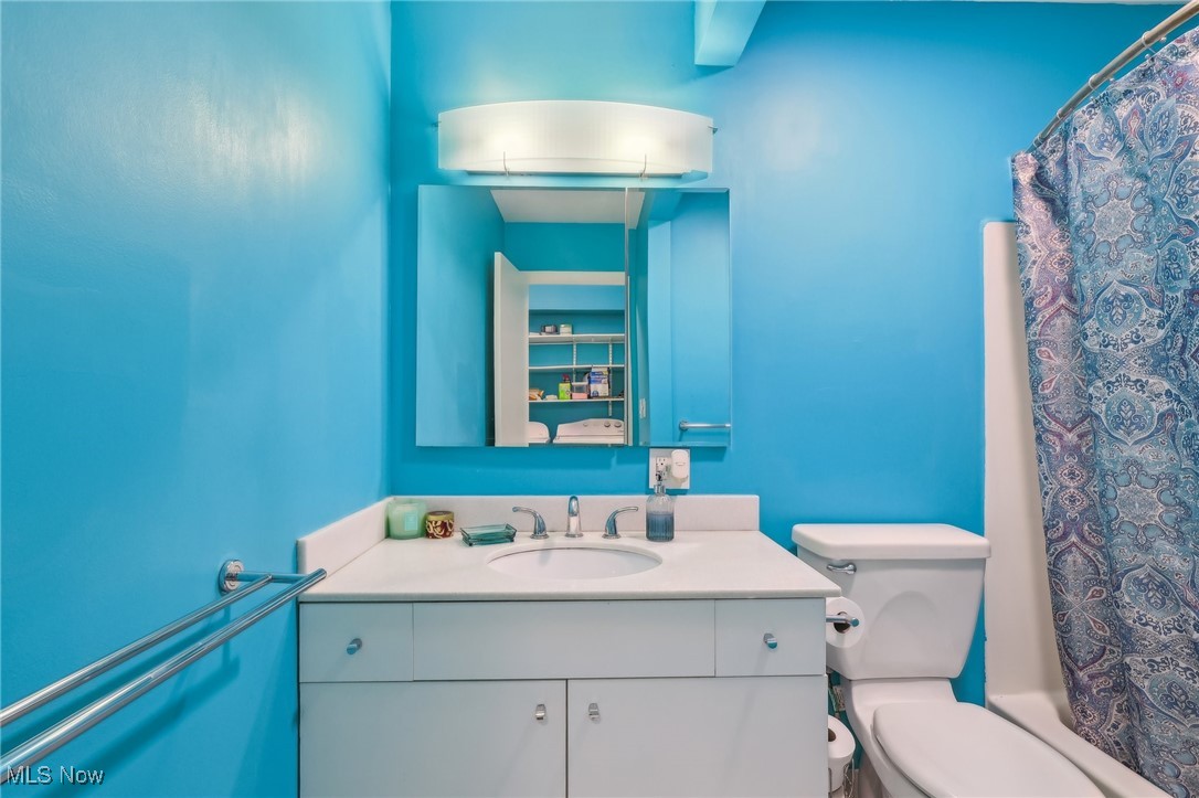 3484 Mayfield Road, Unit 3426 Cleveland Heights, OH 44118 - Photo 18 of 33 Bathroom featuring toilet and vanity