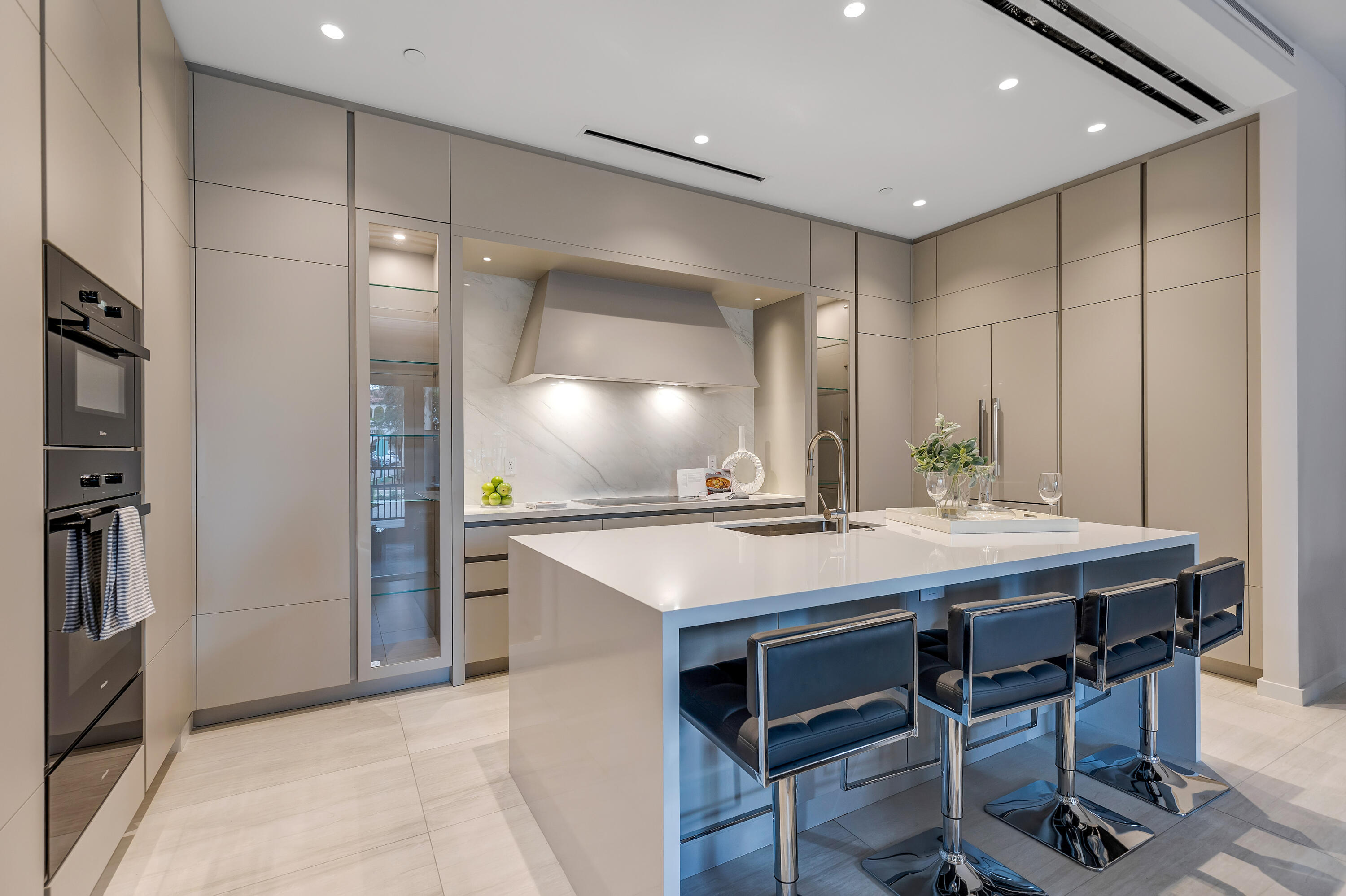 200 Southeast Mizner Boulevard, Unit 106 Boca Raton, FL 33432 - Photo 7 of 43 a kitchen with a table and chairs in it