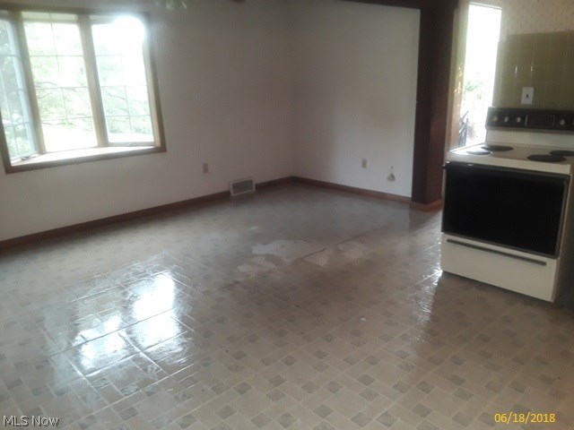 9299 Howland Springs Road Southeast Warren, OH 44484 - Photo 7 of 27 Gallery Image 7