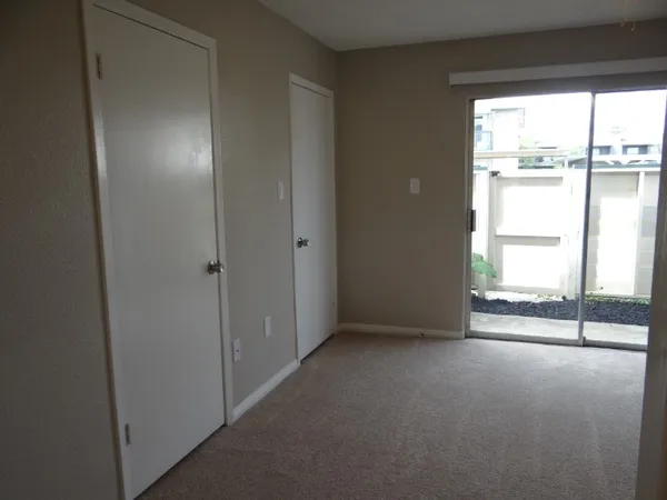 a view of empty room with window