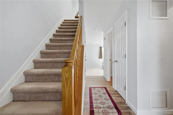$599,900 | 69 Thomas Lane, East Setauket, NY 11733