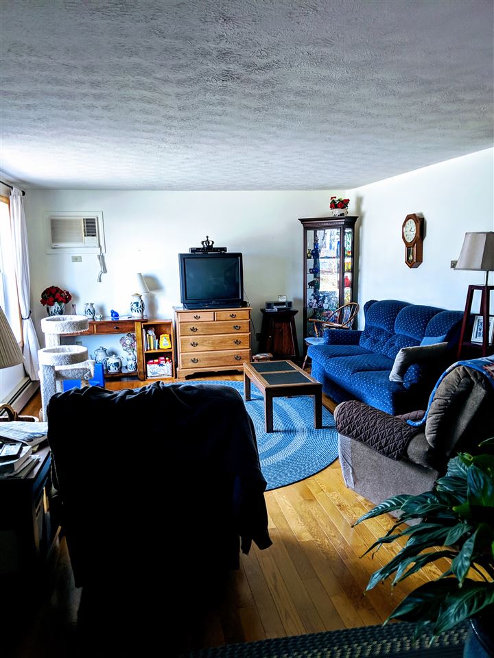 47 Pullman Street Manchester, NH 03103 - Photo 2 of 20 Gallery Image 2