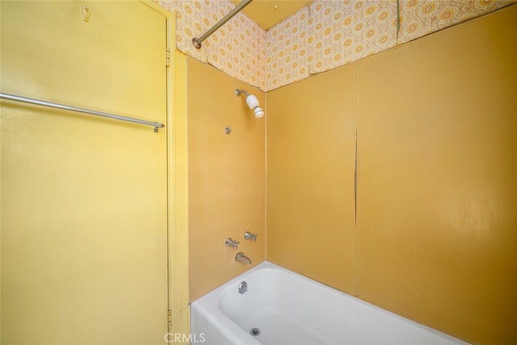 1178 San Carlos Drive San Luis Obispo, CA 93401 - Photo 26 of 32 a bathroom with a tub and shower