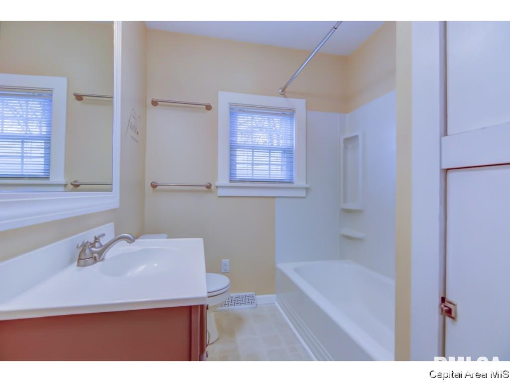 425 East Main Street Rochester, IL 62563 - Photo 10 of 35 Gallery Image 10