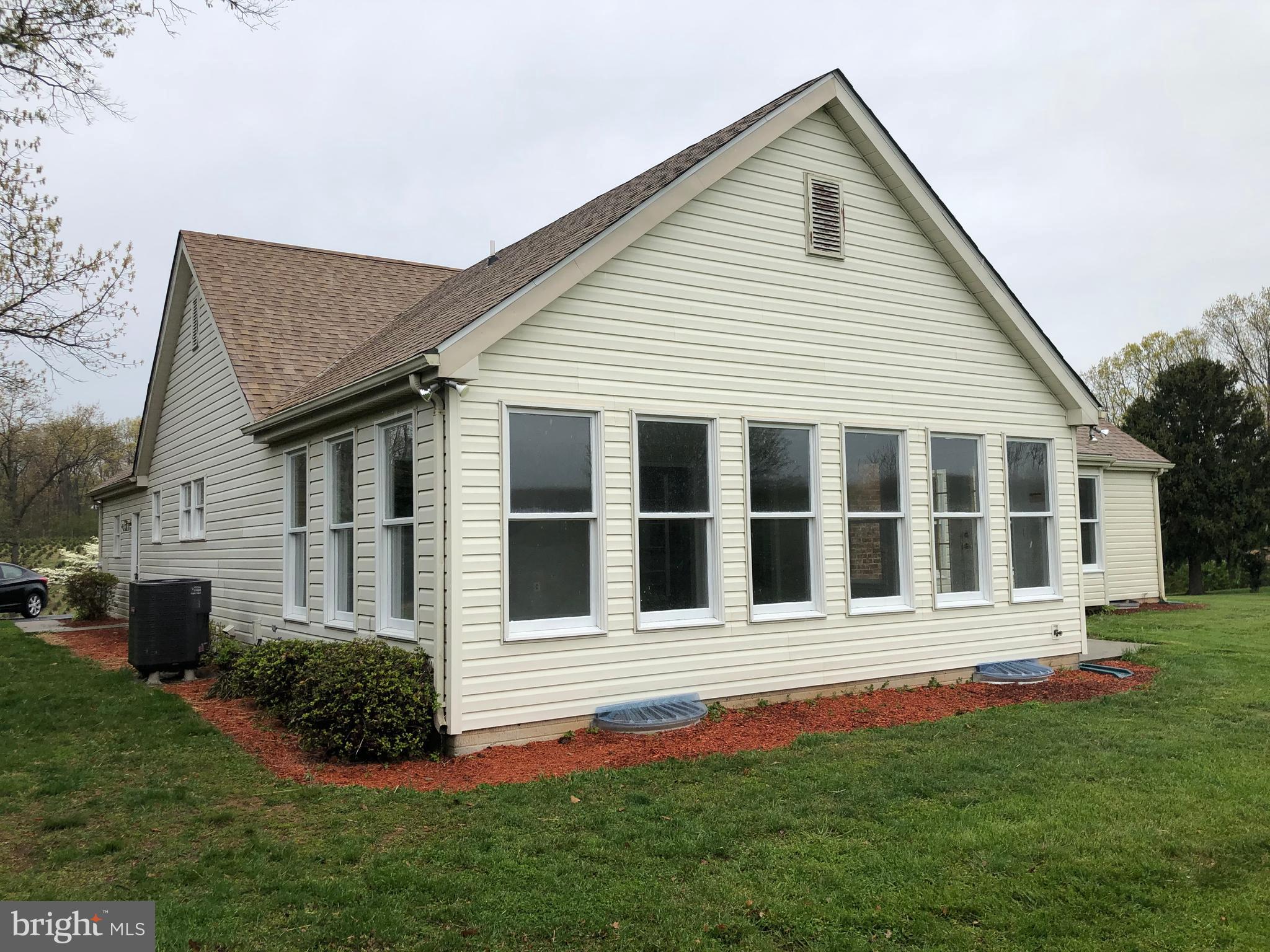 12491 Jesse Smith Road Mount Airy, MD 21771 - Photo 4 of 21 Gallery Image 4