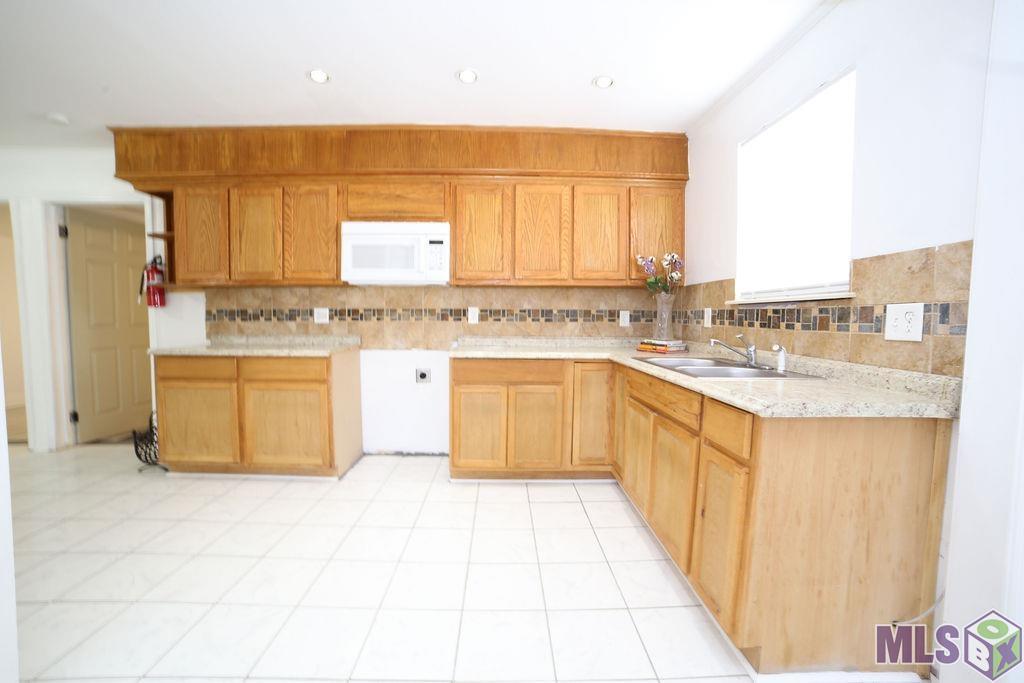 226 Lafitte Drive Baton Rouge, LA 70819 - Photo 5 of 14