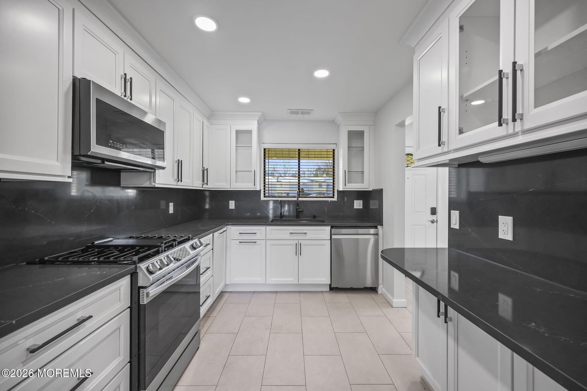 26 Front Court Old Bridge, NJ 08857 - Photo 11 of 45 13-web-or-mls-LPM_3158