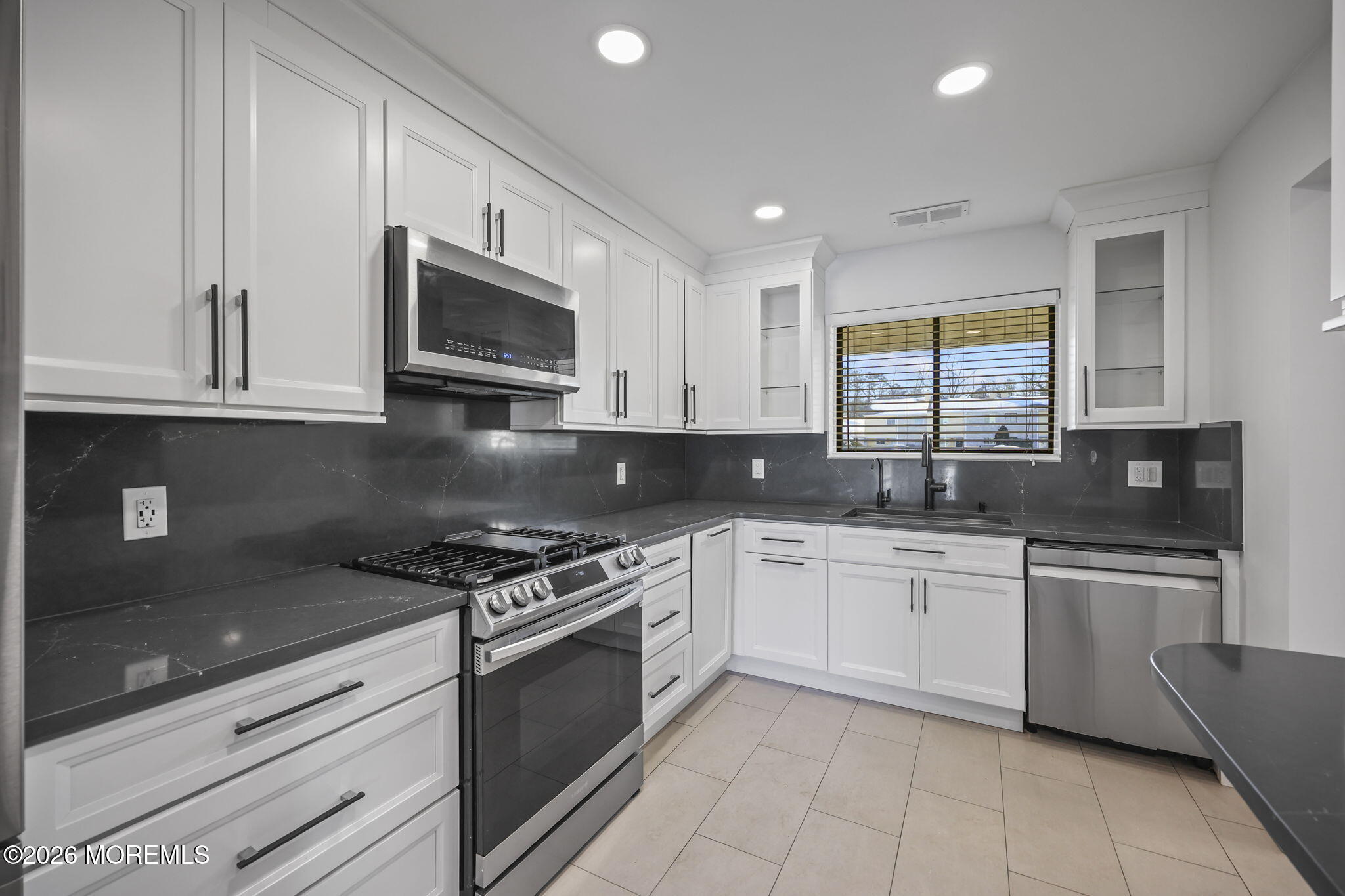 26 Front Court Old Bridge, NJ 08857 - Photo 12 of 45 14-web-or-mls-LPM_3163