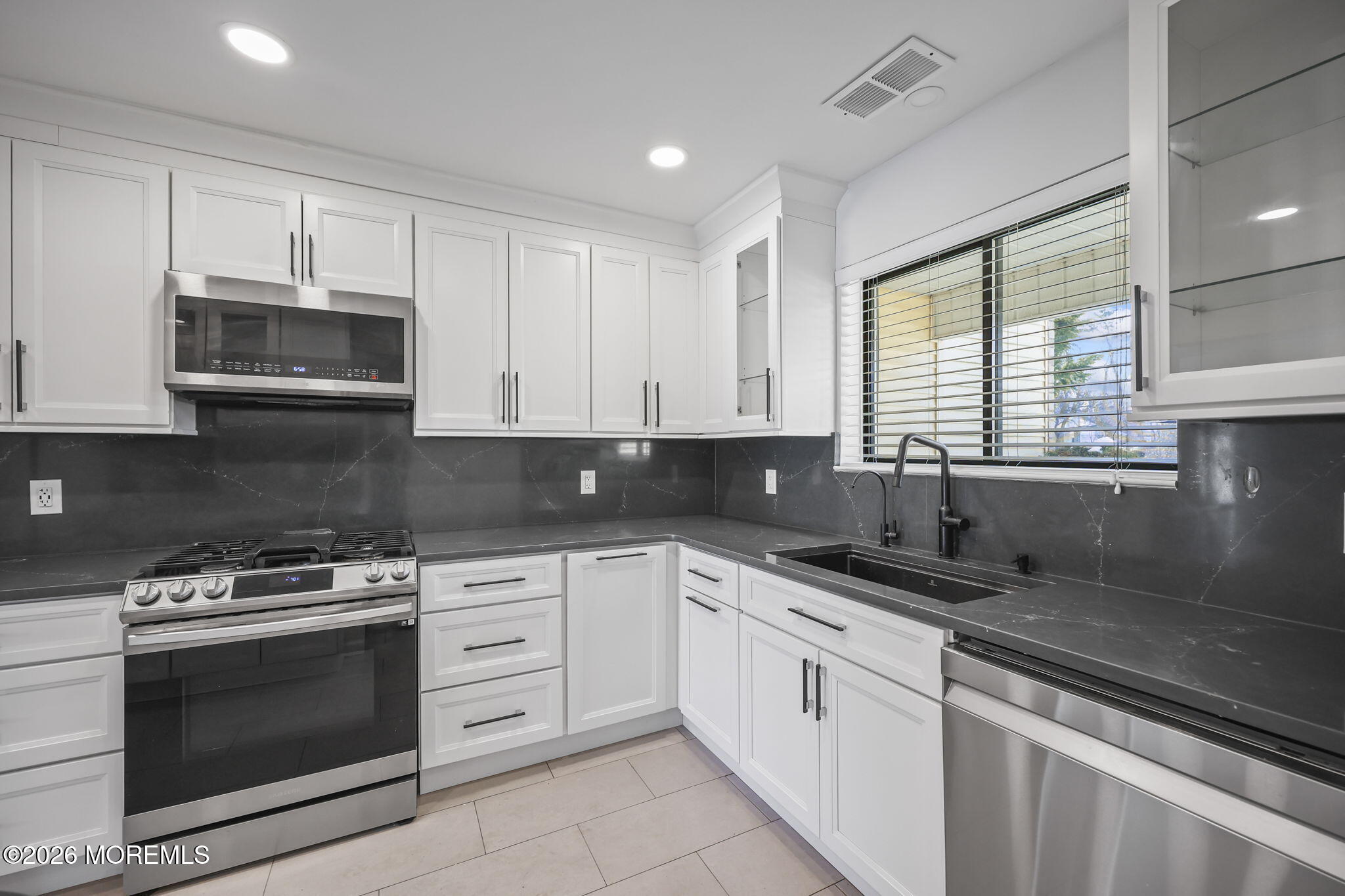 26 Front Court Old Bridge, NJ 08857 - Photo 14 of 45 16-web-or-mls-LPM_3173