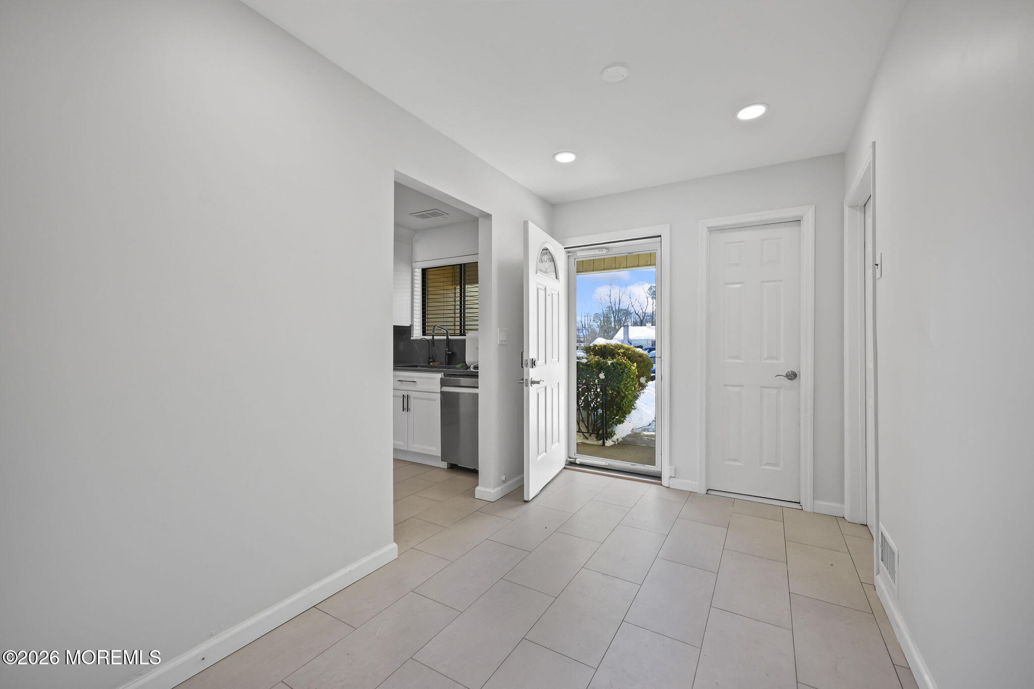 26 Front Court Old Bridge, NJ 08857 - Photo 5 of 45 6-web-or-mls-LPM_3114