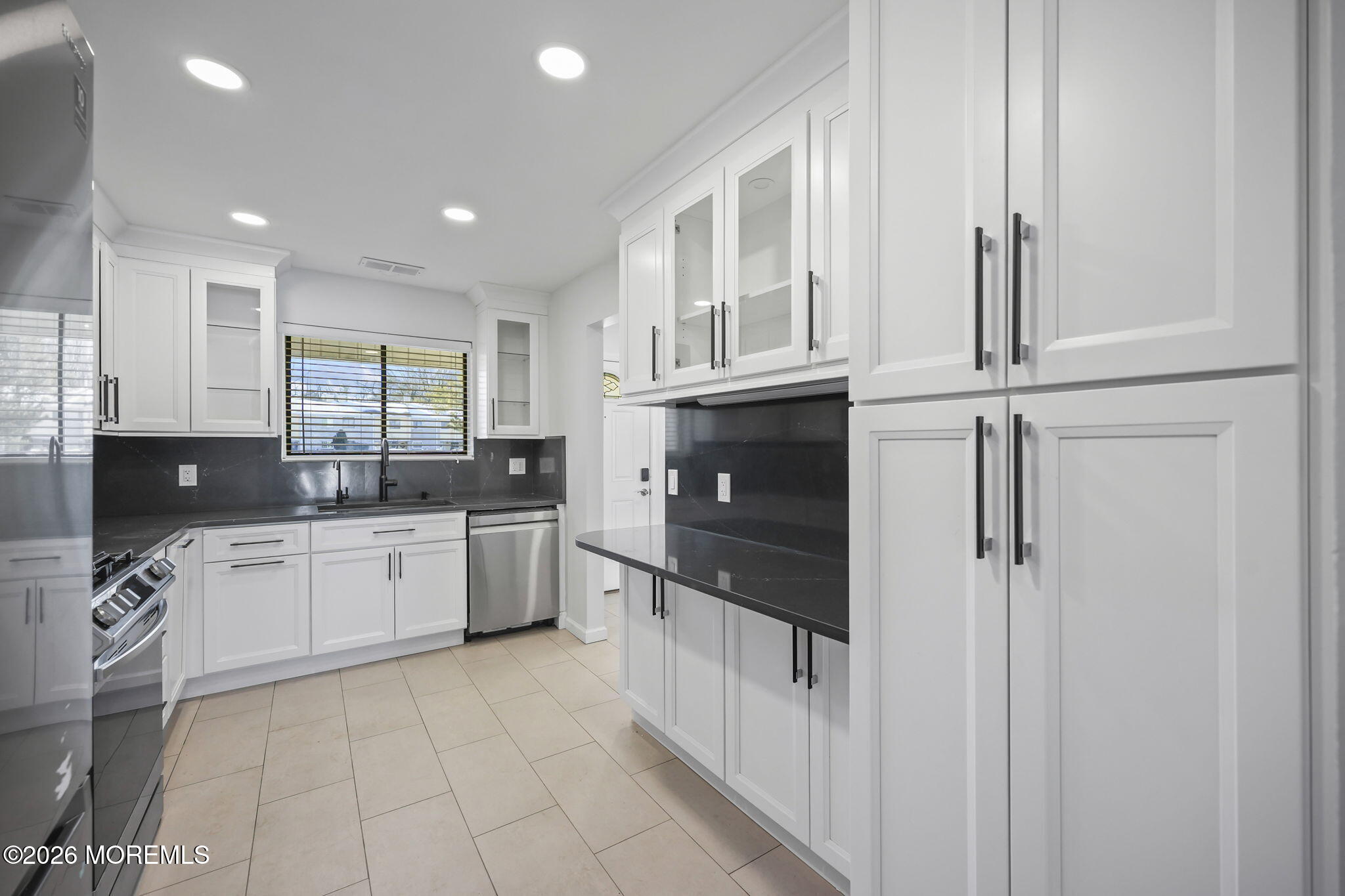 26 Front Court Old Bridge, NJ 08857 - Photo 10 of 45 12-web-or-mls-LPM_3153