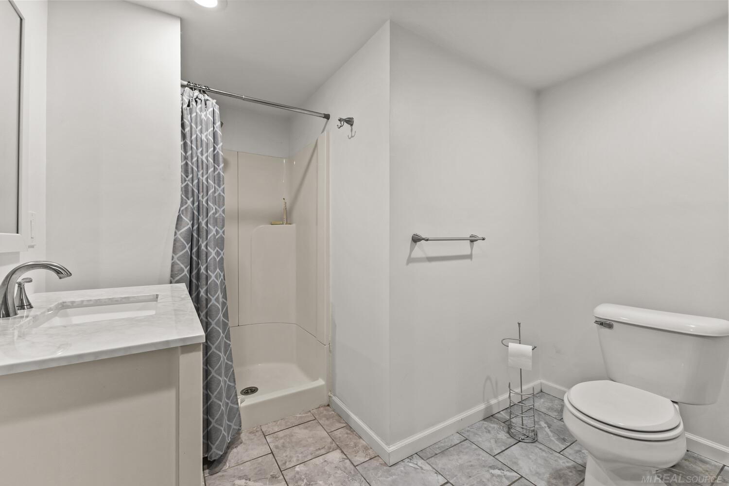 1521 Hampton Road Grosse Pointe, MI 48236 - Photo 26 of 34 50216102-f29b6837-58f9-4769-ae48-71f8ea7d012d.JPG
