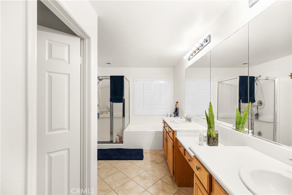 1427 Marble Canyon Way Chula Vista, CA 91915 - Photo 24 of 60 a large white room with a large mirror