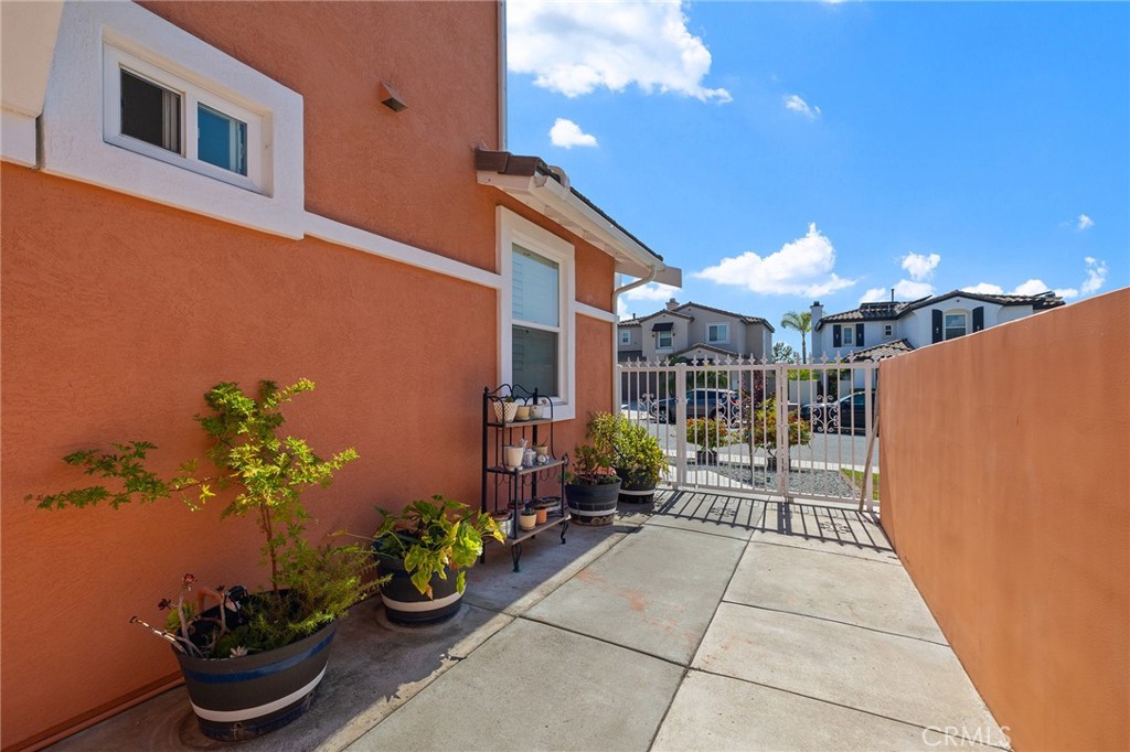 1427 Marble Canyon Way Chula Vista, CA 91915 - Photo 33 of 60 a lobby with furniture and potted plants