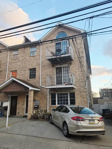 $2,299,000 | 170-26 Cedarcroft Road | Jamaica Estates