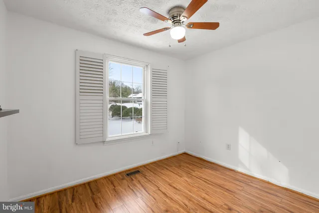 $363,900 | 18656 Winding Creek Place, Germantown, MD 20874