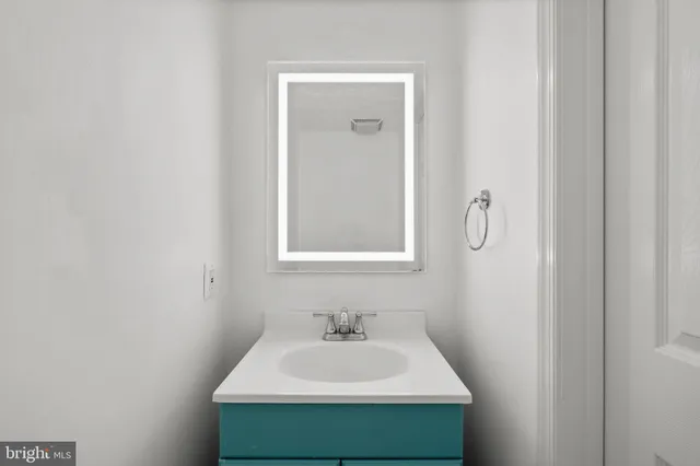 $363,900 | 18656 Winding Creek Place, Germantown, MD 20874