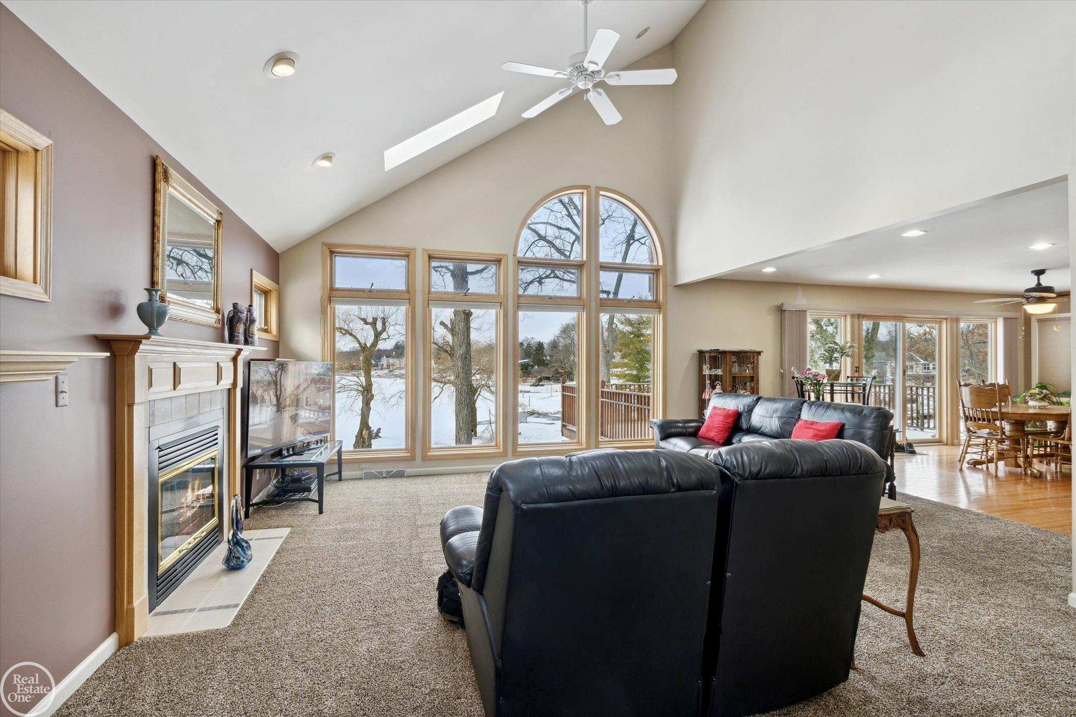 3017 Lansdowne Road Waterford, MI 48329 - Photo 9 of 68 50135496-262D2C64-6C10-4420-88A9-BE405C2F2EFD.JPG