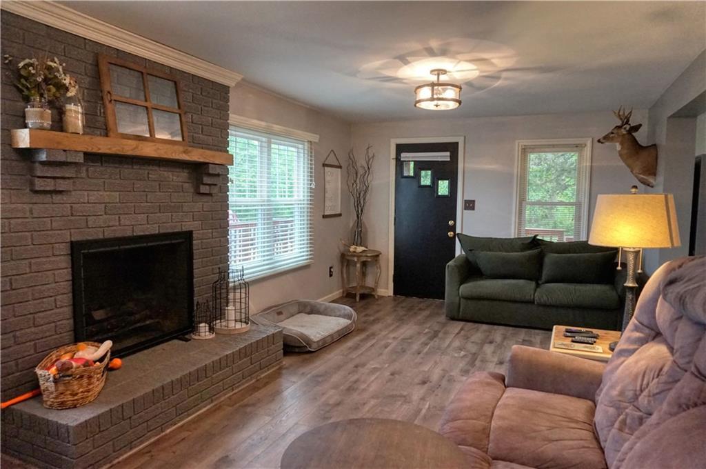 842 Pittsburgh Road Butler, PA 16002 - Photo 15 of 25 Floor to ceiling brick wood burning brick fireplace!