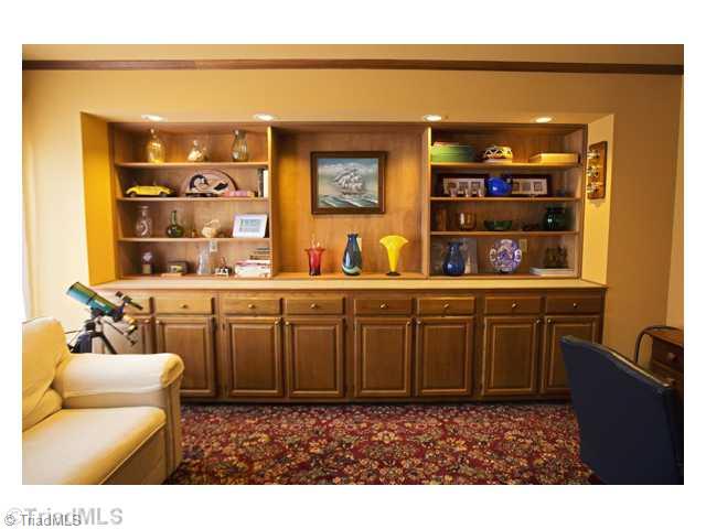 1581 Rhodes Road Eden, NC 27288 - Photo 5 of 16 Den/Family/Great Room.
