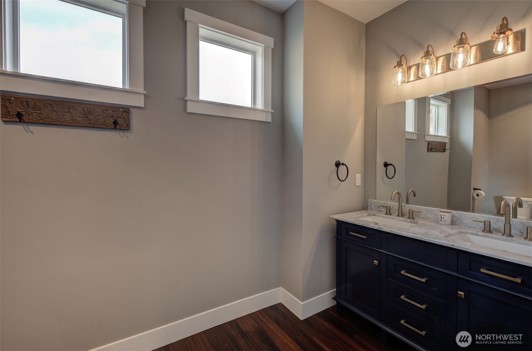 1900 Cumbo Court Wenatchee, WA 98801 - Photo 17 of 33 a bathroom with a sink and a mirror