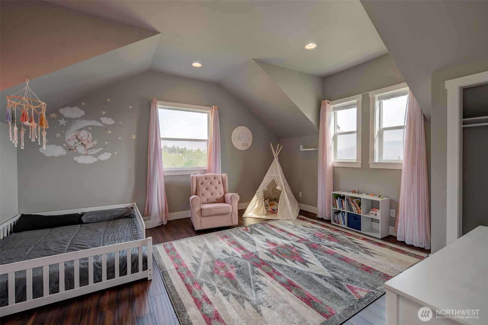1900 Cumbo Court Wenatchee, WA 98801 - Photo 18 of 33 a living room with furniture and a wooden floor
