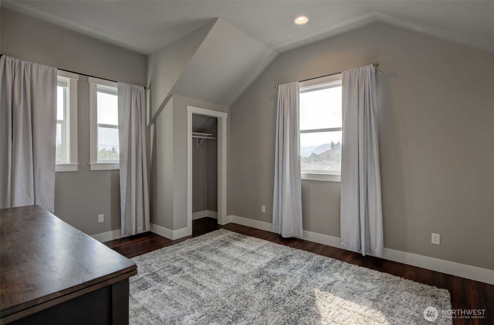 1900 Cumbo Court Wenatchee, WA 98801 - Photo 20 of 33 an empty room with windows and closet