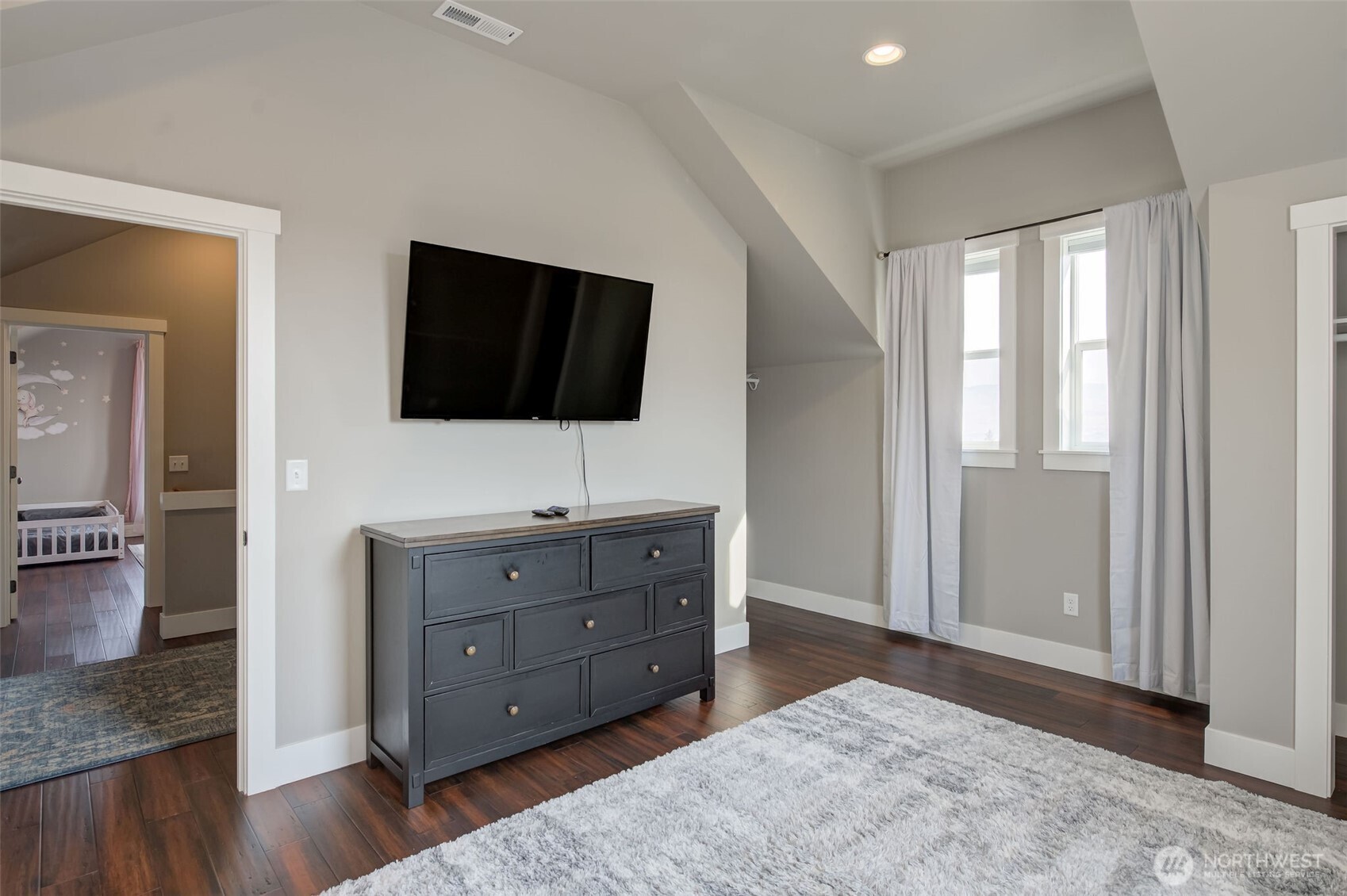 1900 Cumbo Court Wenatchee, WA 98801 - Photo 21 of 33 a living room with furniture and flat screen tv
