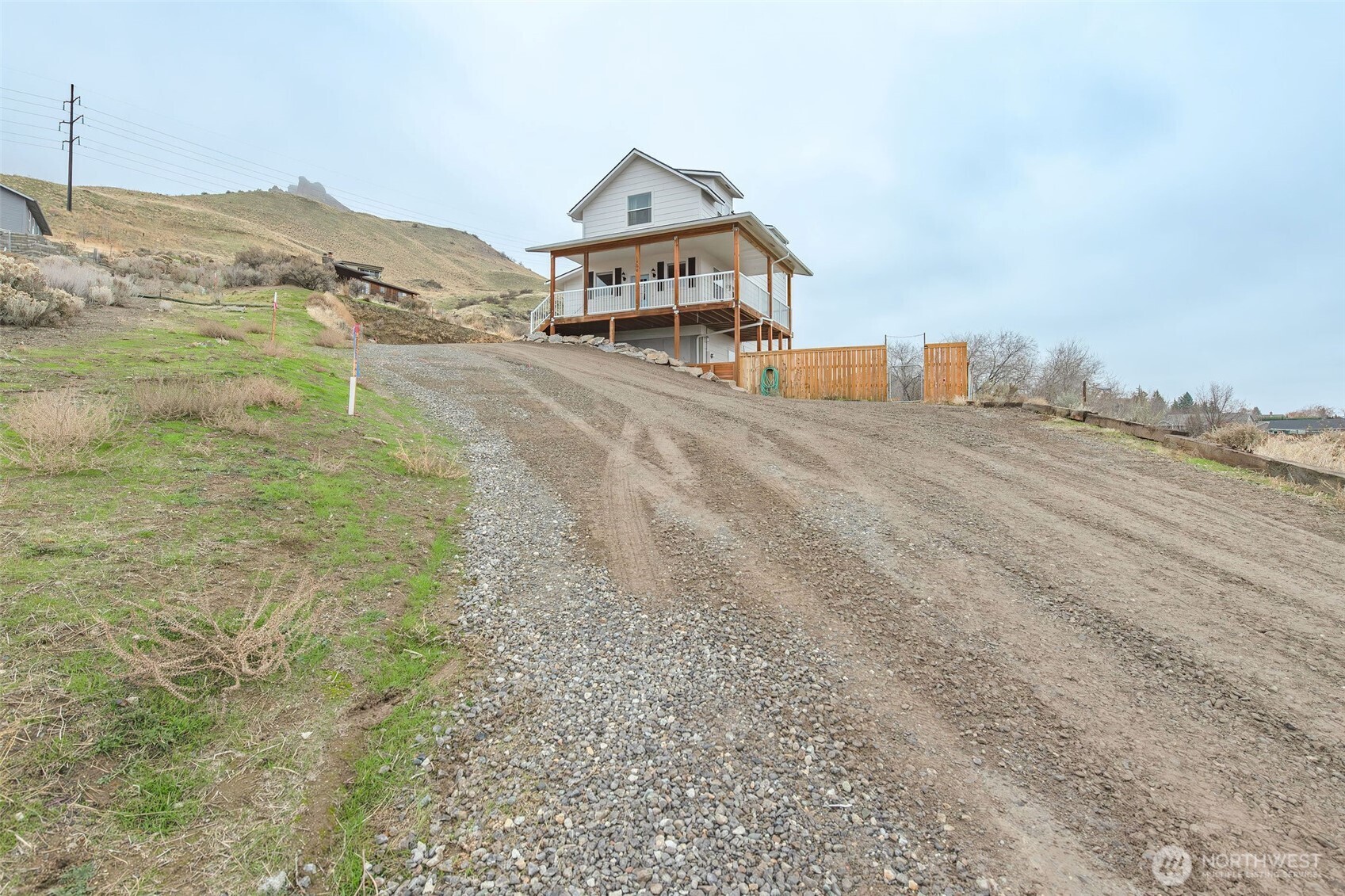 1900 Cumbo Court Wenatchee, WA 98801 - Photo 23 of 33 a view of a road with an ocean view