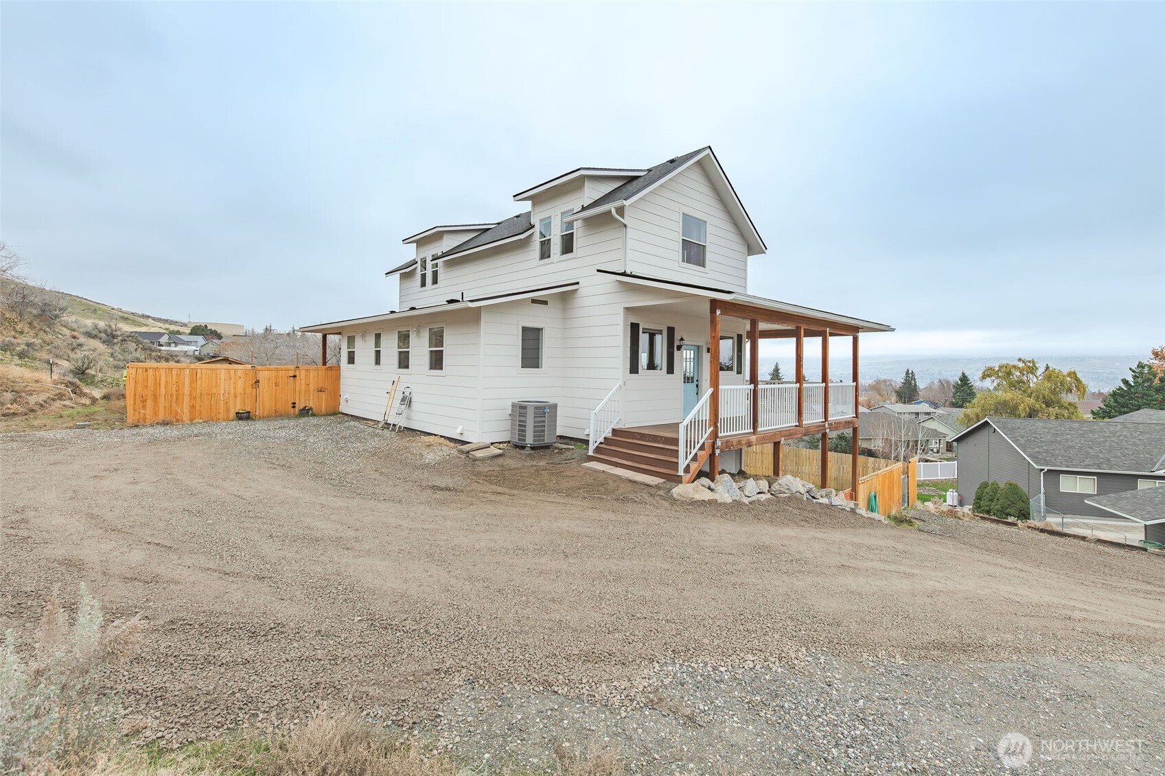1900 Cumbo Court Wenatchee, WA 98801 - Photo 24 of 33 a view of a house with a road