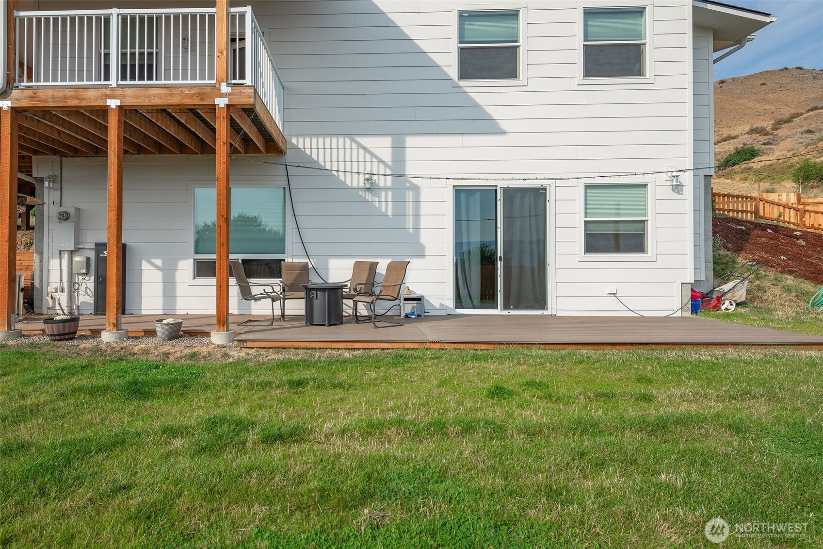 1900 Cumbo Court Wenatchee, WA 98801 - Photo 26 of 33 a view of a house with backyard and sitting area