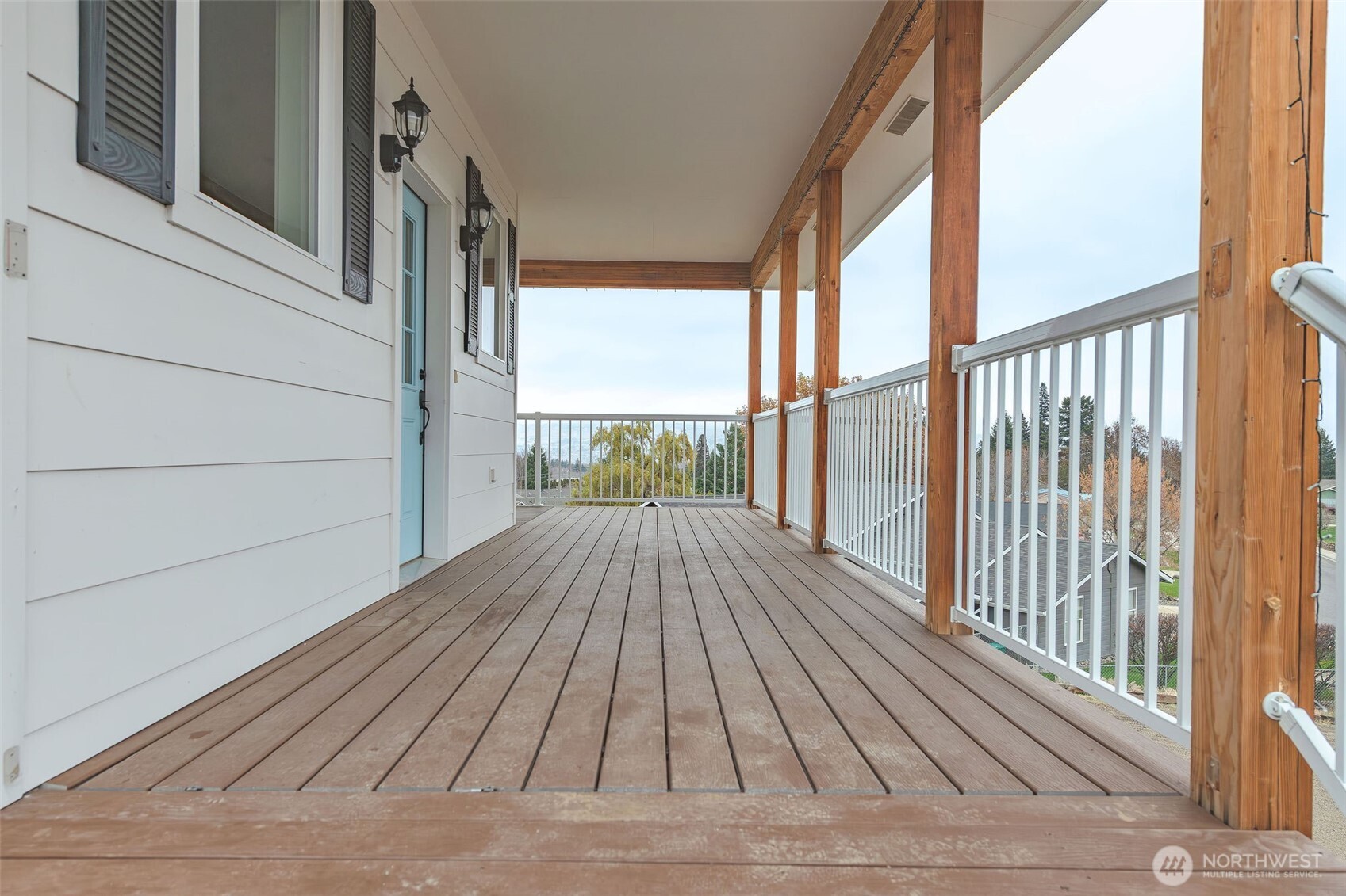 1900 Cumbo Court Wenatchee, WA 98801 - Photo 28 of 33 a view of balcony with wooden floor