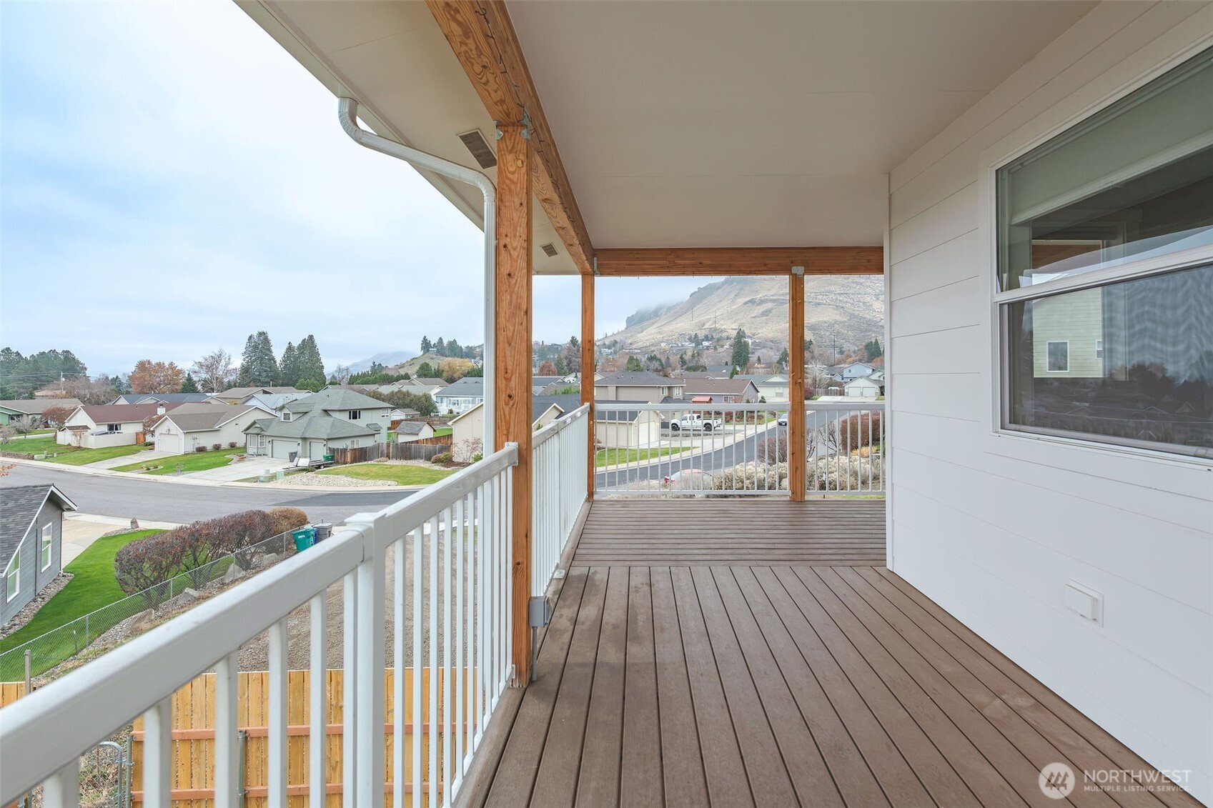 1900 Cumbo Court Wenatchee, WA 98801 - Photo 29 of 33 a view of balcony with wooden floor
