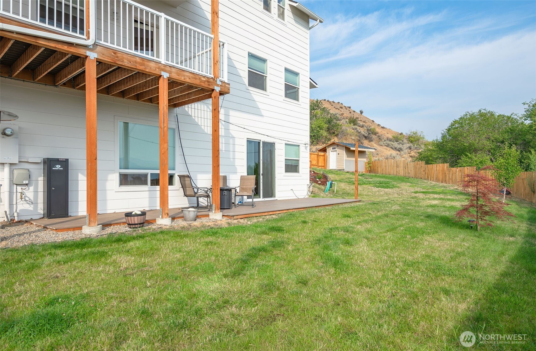 1900 Cumbo Court Wenatchee, WA 98801 - Photo 31 of 33 a view of a house with backyard and porch