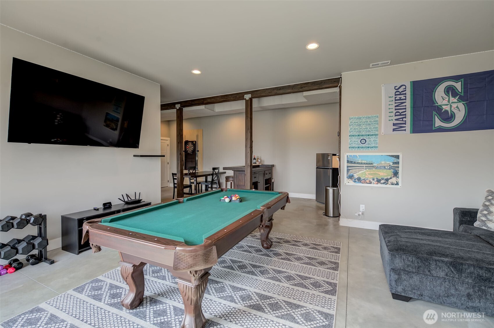 1900 Cumbo Court Wenatchee, WA 98801 - Photo 8 of 33 a living room with furniture pool and a flat screen tv