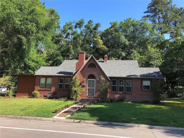$2,950 | 2060 Northwest 3rd Avenue, Gainesville, FL 32603