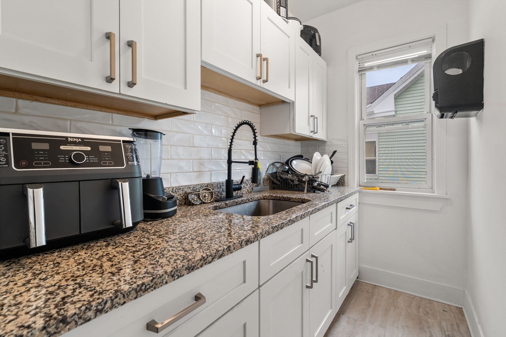 252 Shaw Street Lowell, MA 01851 - Photo 6 of 27