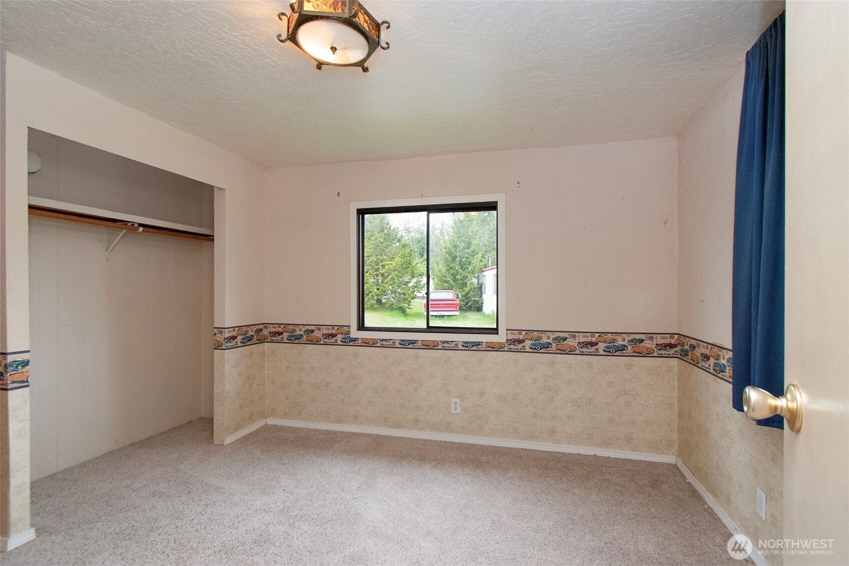 90 Baywood Village Road, Unit 34 Sequim, WA 98382 - Photo 18 of 40 an empty room with a window