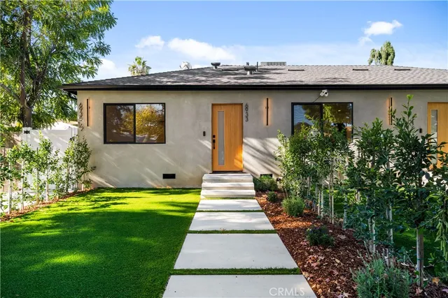 a view of a house with a tub