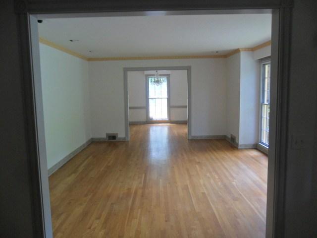 6005 Hickory Valley Road Nashville, TN 37205 - Photo 2 of 19 LIVING ROOM