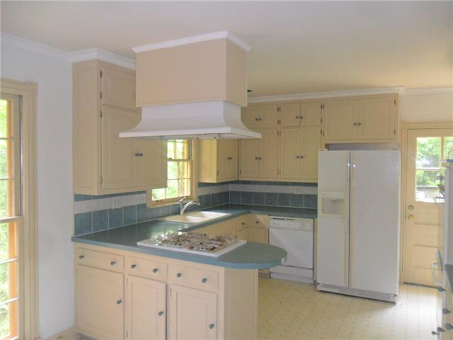 6005 Hickory Valley Road Nashville, TN 37205 - Photo 5 of 19 KITCHEN
