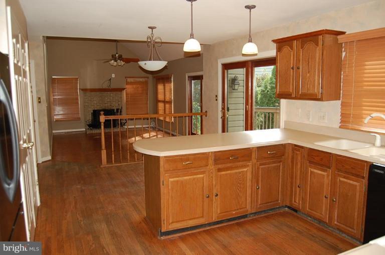 18856 Falling Star Road Germantown, MD 20874 - Photo 4 of 16 Kitchen