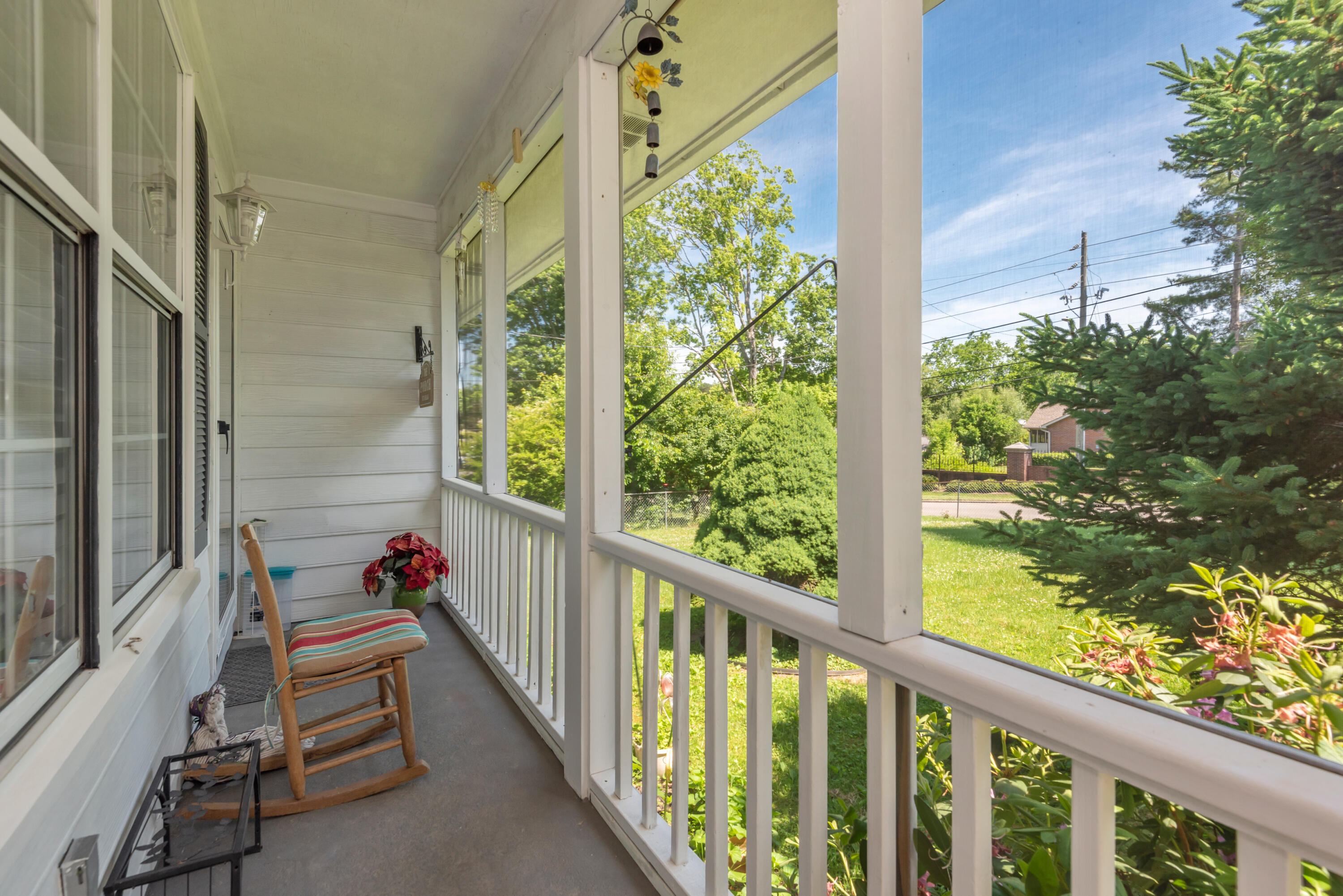 4915RowanRd-12