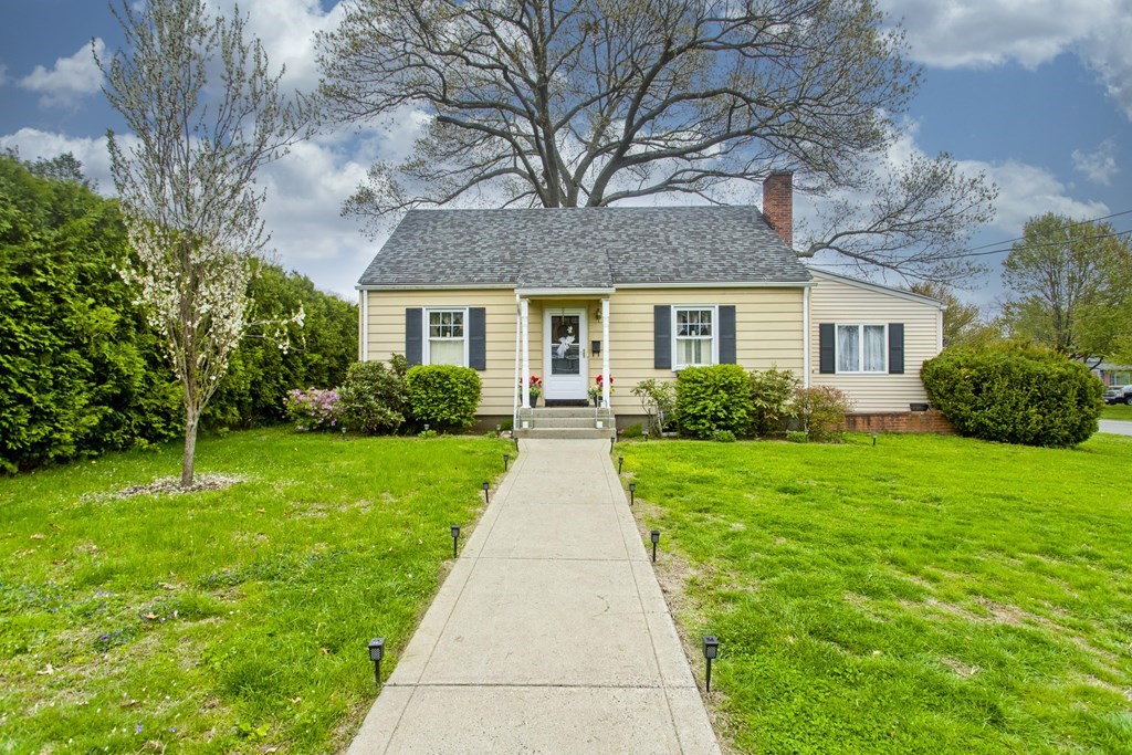 1 Stratford Road Holyoke, MA 01040 - Photo 1 of 31 Gallery Image 1