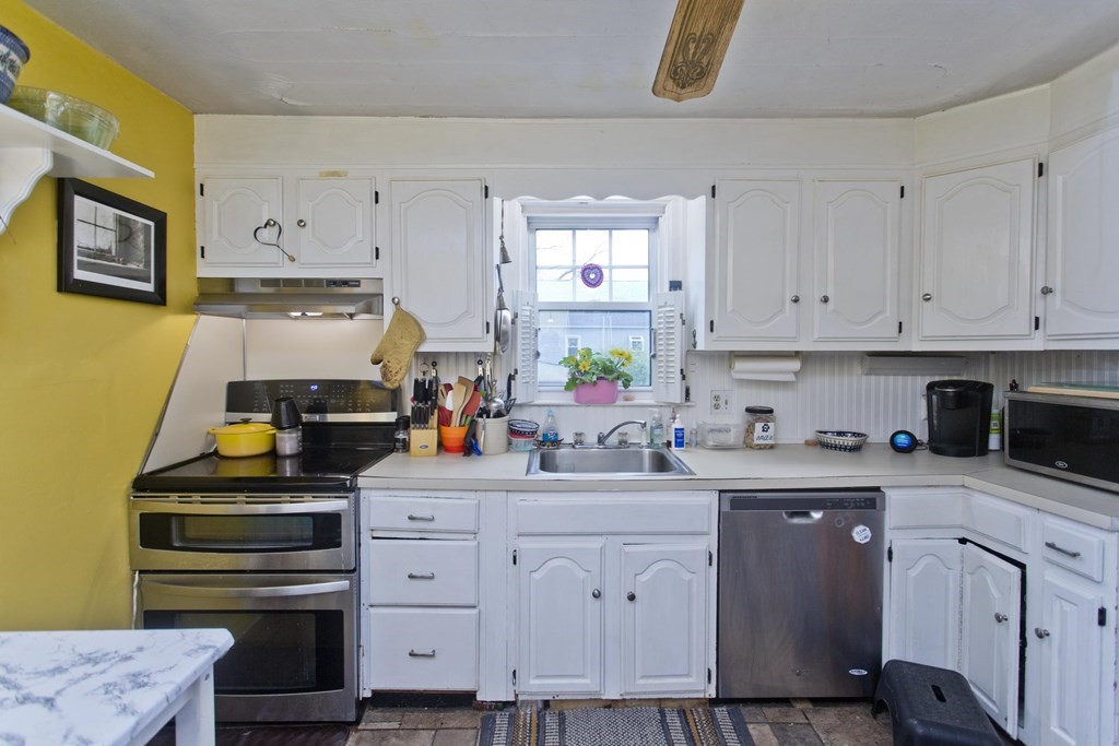 1 Stratford Road Holyoke, MA 01040 - Photo 13 of 31 Gallery Image 13