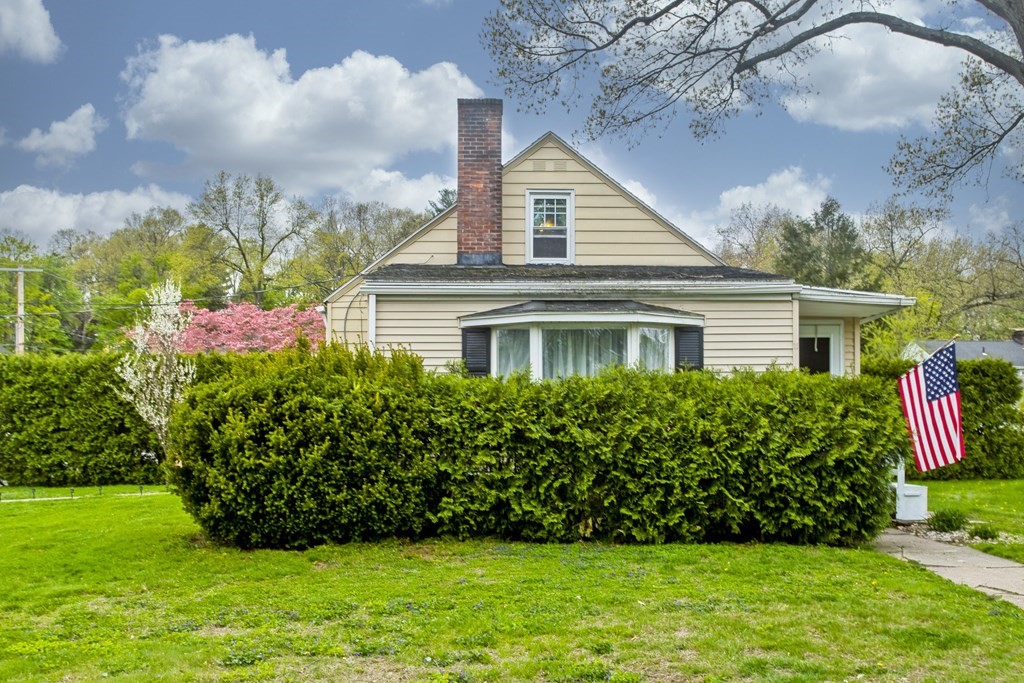 1 Stratford Road Holyoke, MA 01040 - Photo 5 of 31 Gallery Image 5