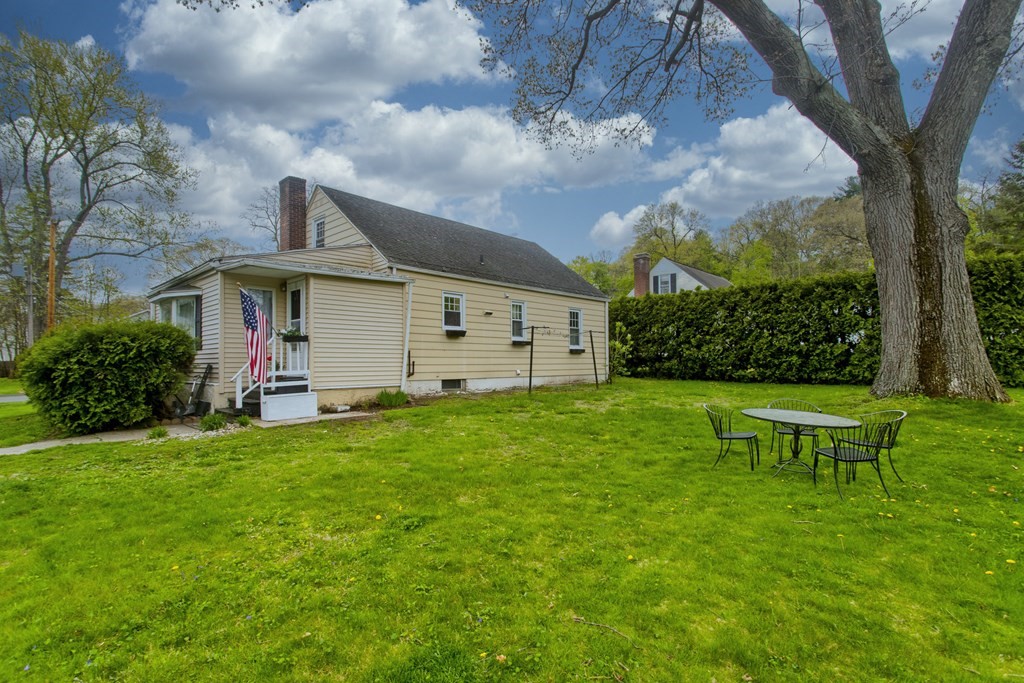 1 Stratford Road Holyoke, MA 01040 - Photo 10 of 31 Gallery Image 10