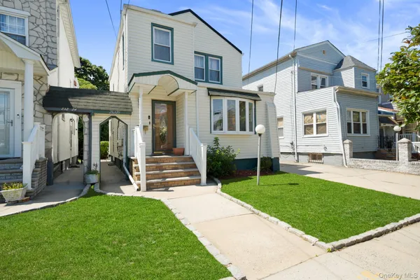 $780,000 | 232-20 Mentone Avenue | Laurelton