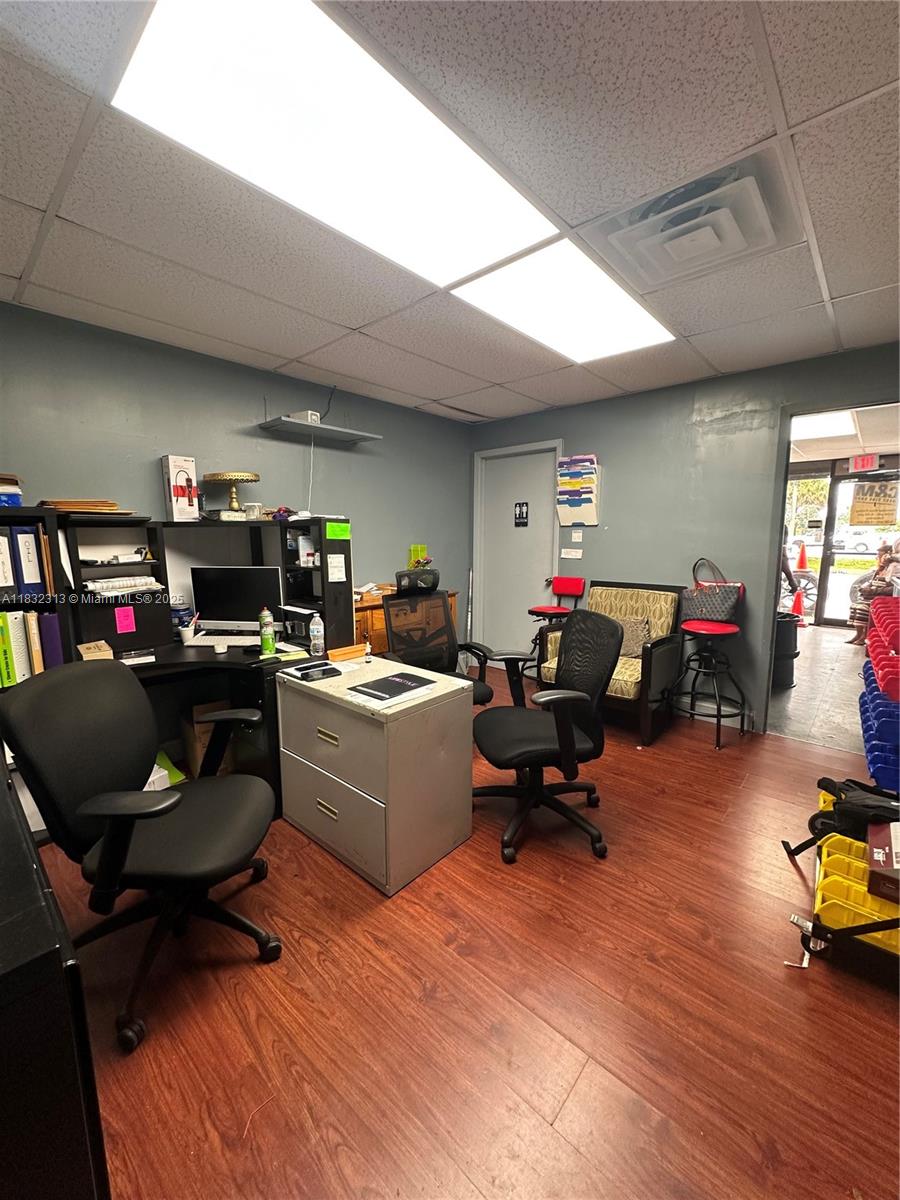 4003 Pembroke Road Hollywood, FL 33021 - Photo 15 of 17 Gallery Image 15